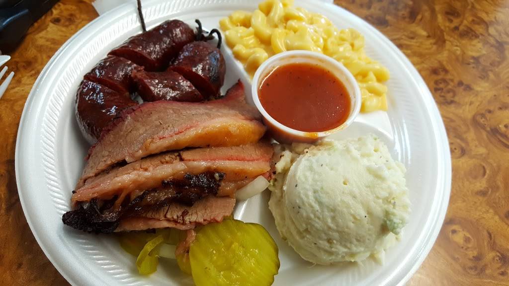 Davilas BBQ | restaurant | 418 W Kingsbury St, Seguin, TX 78155, USA | 8303795566 OR +1 830-379-5566