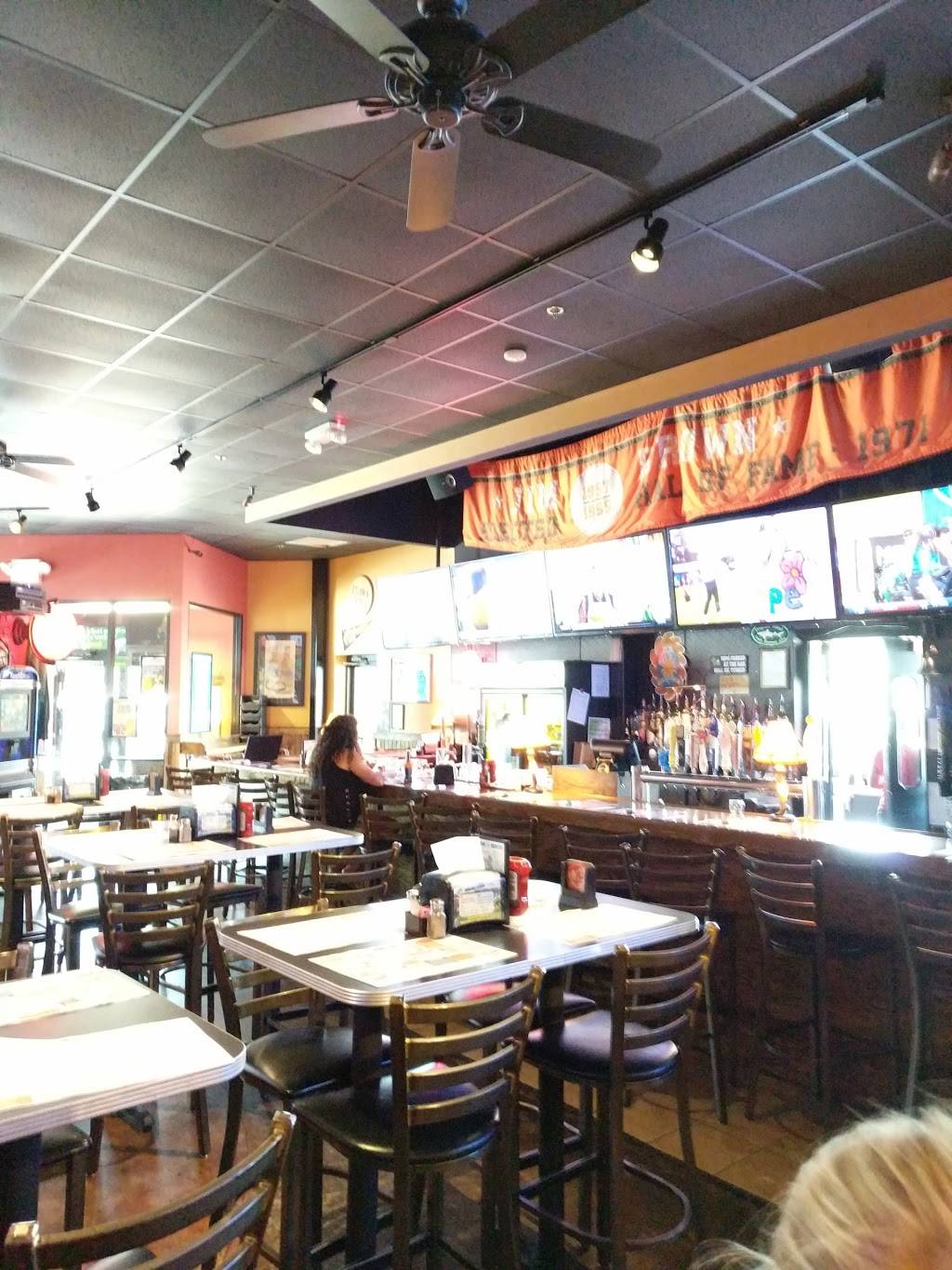 Winking Lizard Tavern | restaurant | 2175 E Maple St, North Canton, OH 44720, USA | 3304706460 OR +1 330-470-6460