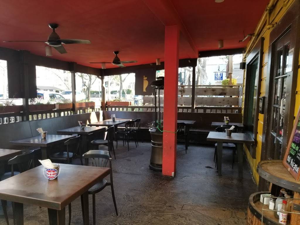 The Golden Bear | restaurant | 2326 K St, Sacramento, CA 95816, USA | 9164412242 OR +1 916-441-2242