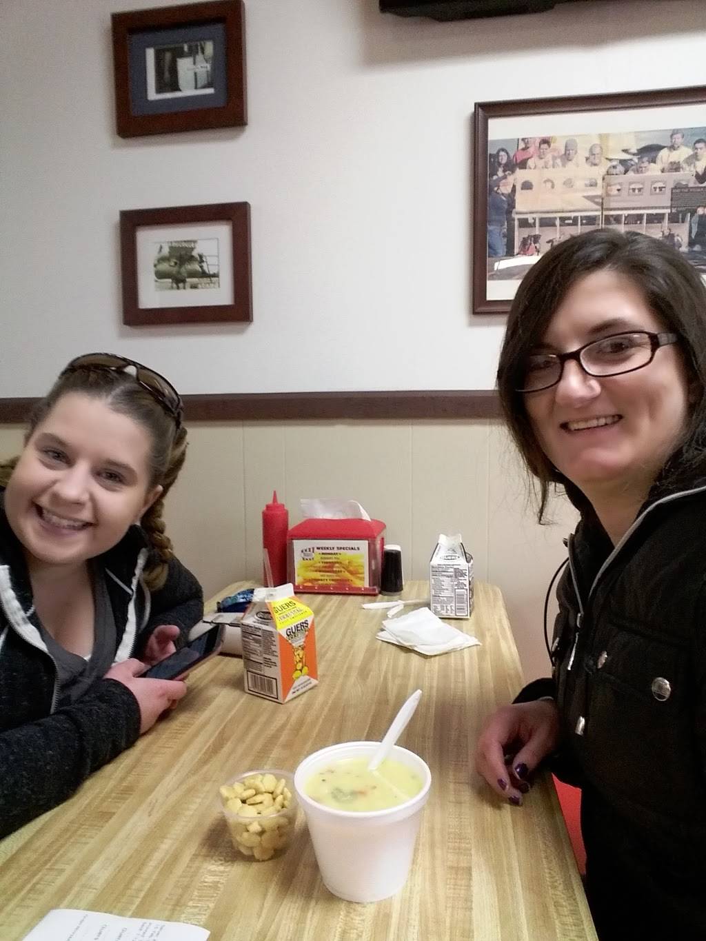 Skipper Dippers Dairy Bar & Grill | restaurant | 691 Claremont Ave, Tamaqua, PA 18252, USA | 5706682515 OR +1 570-668-2515