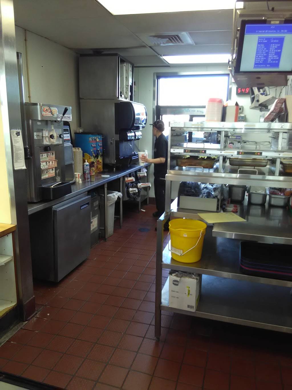 Long John Silvers / A&W | restaurant | 3318 SE Military Dr, San Antonio, TX 78223, USA | 2105910597 OR +1 210-591-0597