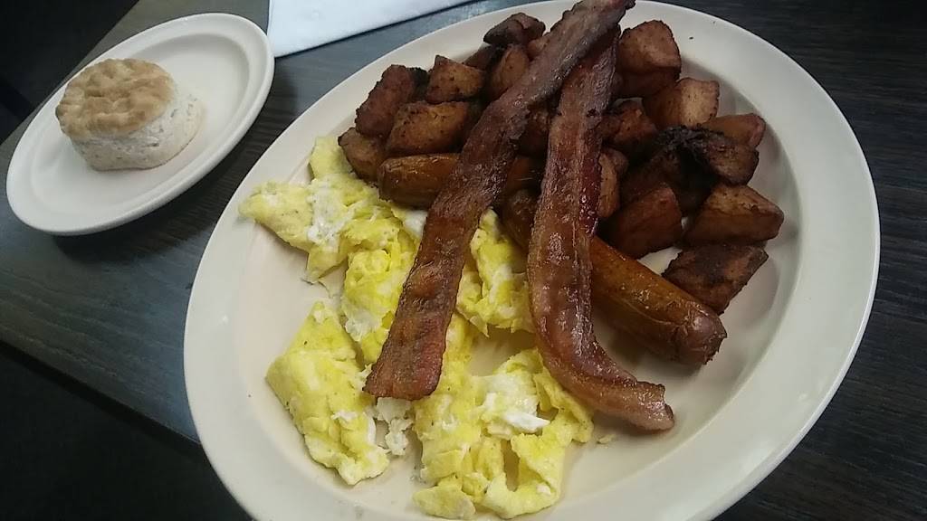 Lisas Kountry Cafe | restaurant | 23911 FL-46, Sorrento, FL 32776, USA | 3527353380 OR +1 352-735-3380