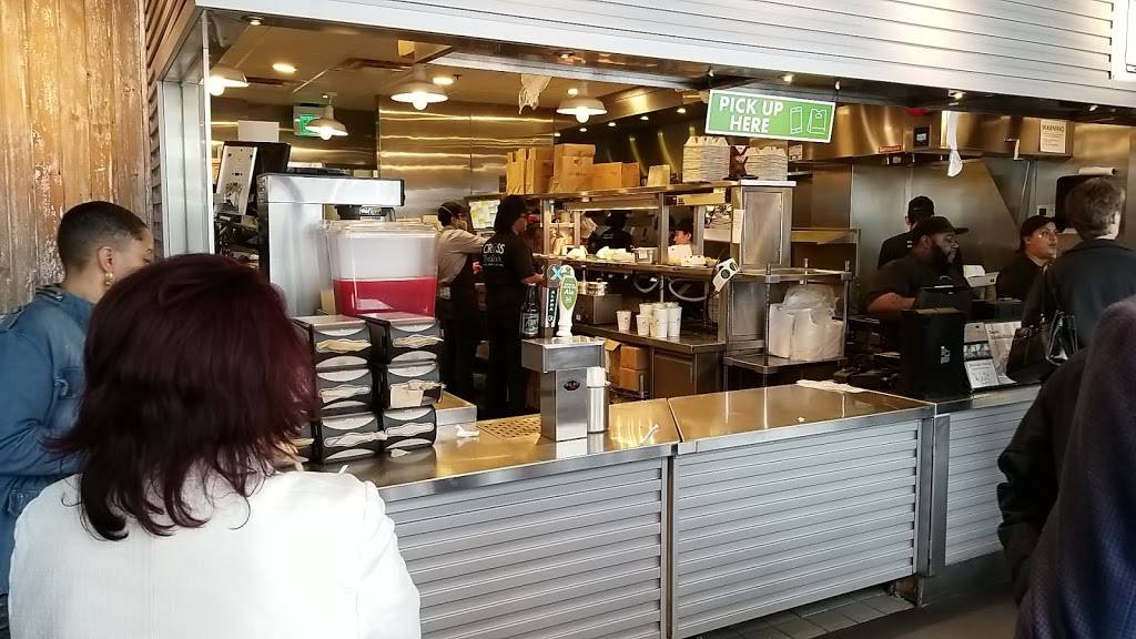 Shake Shack | restaurant | The Plaza at, 7924 Tysons Corner Center, McLean, VA 22102, USA | 5716200383 OR +1 571-620-0383