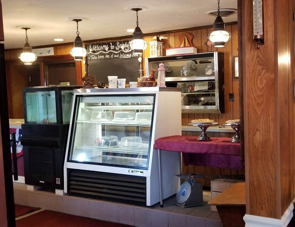 Sandys Famous Seafood Restaurant | restaurant | 7 Bourne Bridge Approach, Buzzards Bay, MA 02532, USA | 5087435046 OR +1 508-743-5046