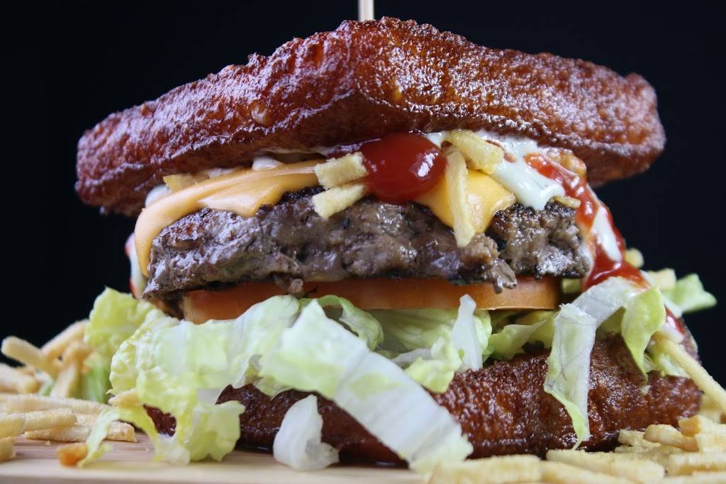 Pipo Burgers on Wheels | restaurant | 8132 NW 67th St, Miami, FL 33166, USA | 3053939694 OR +1 305-393-9694
