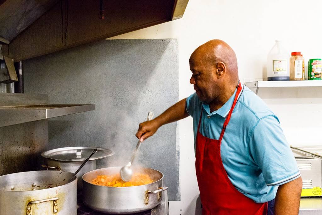 M & J Soul Food Restaurant | restaurant | 9301 Lake Forest Blvd #107, New Orleans, LA 70127, USA | 5043042703 OR +1 504-304-2703