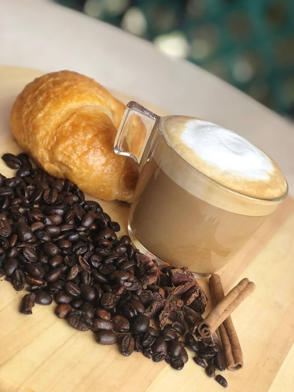 Vicky Cafe | bakery | 10740 NW 74th St, Medley, FL 33178, USA | 3055946610 OR +1 305-594-6610