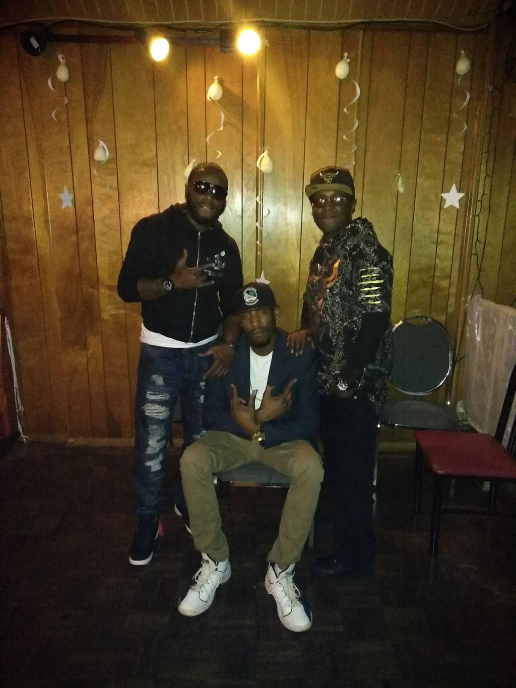 Club 151 Inc | restaurant | 4128 N Broad St, Philadelphia, PA 19140, USA | 2154550330 OR +1 215-455-0330