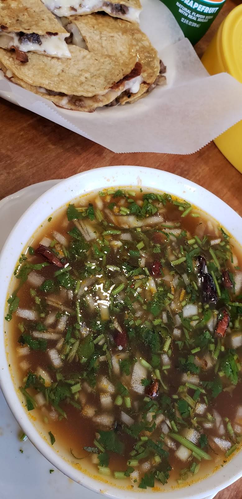 Birriería Y Carnitas El Gallito | restaurant | 7021 N Clark St, Chicago, IL 60626, USA | 7739019067 OR +1 773-901-9067