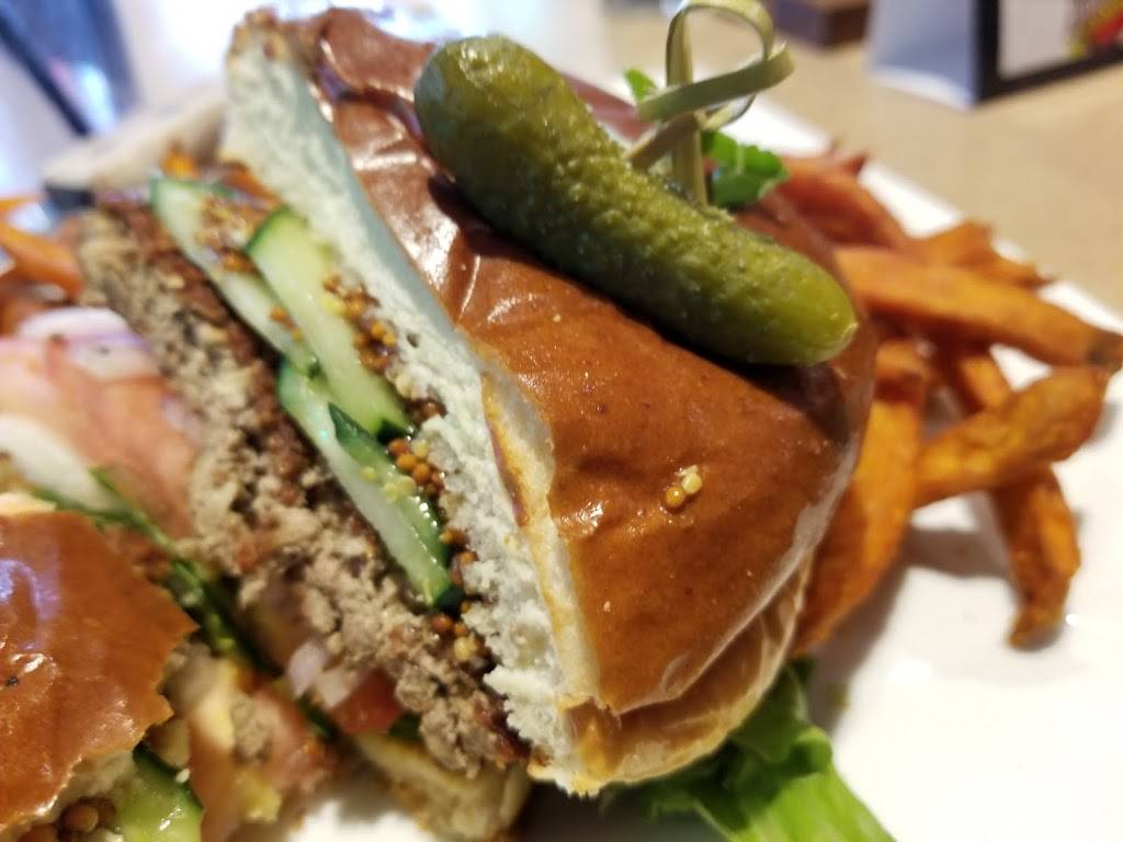 Anduzzis Sports Club - Holmgren Way | restaurant | 1992 Holmgren Way, Green Bay, WI 54304, USA | 9209651111 OR +1 920-965-1111