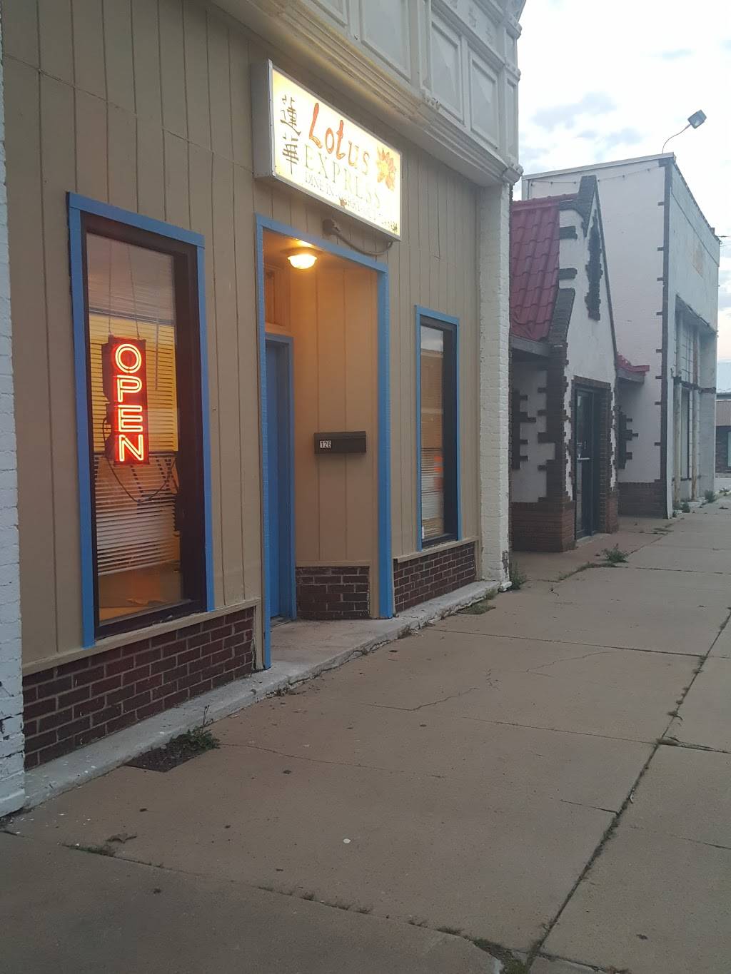 Girard Lotus Express | restaurant | 126 E Forest Ave, Girard, KS 66743, USA | 6207248424 OR +1 620-724-8424