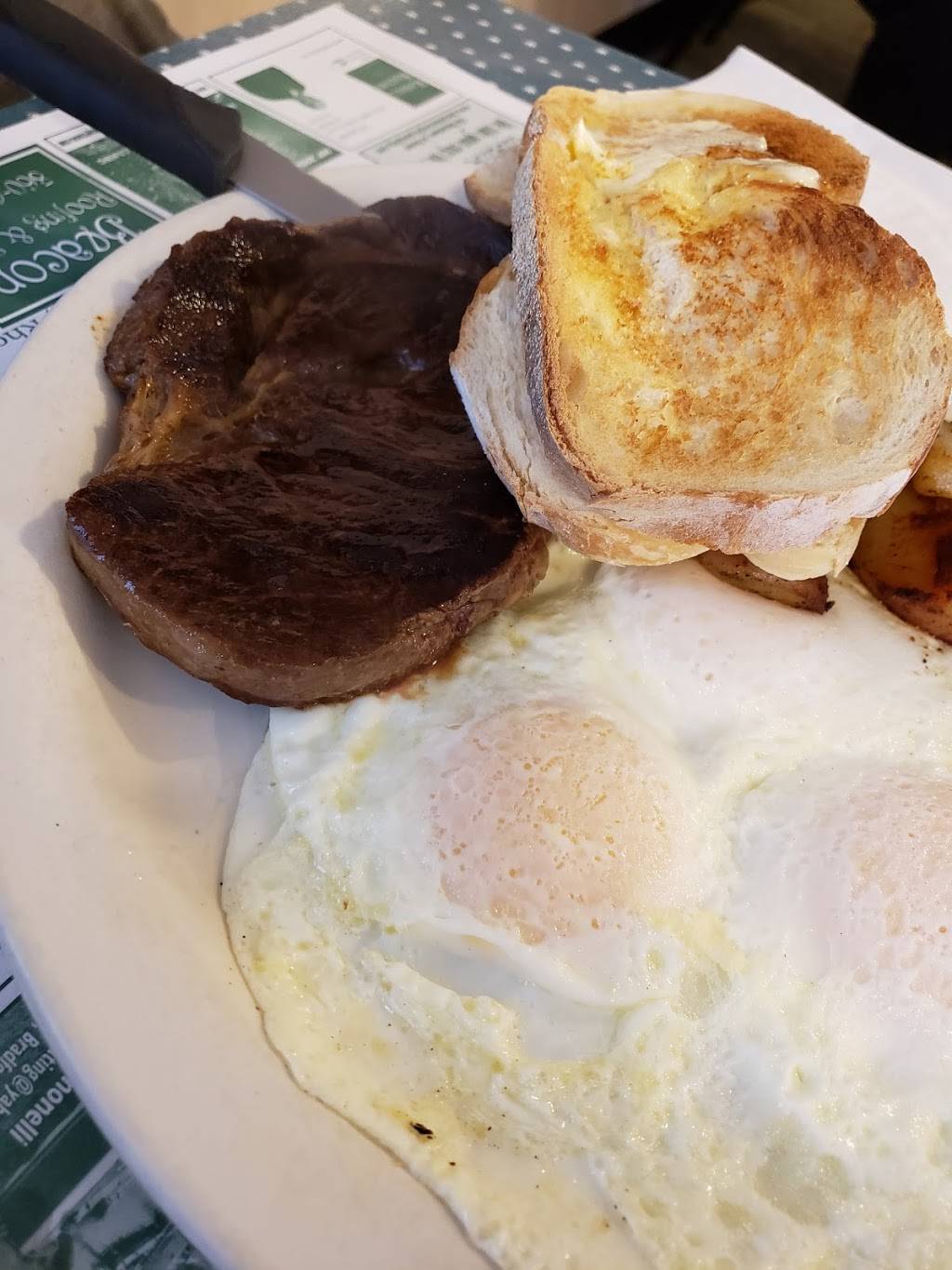 Christinas Place | restaurant | 75 Oak St, Westerly, RI 02891, USA | 4015963406 OR +1 401-596-3406