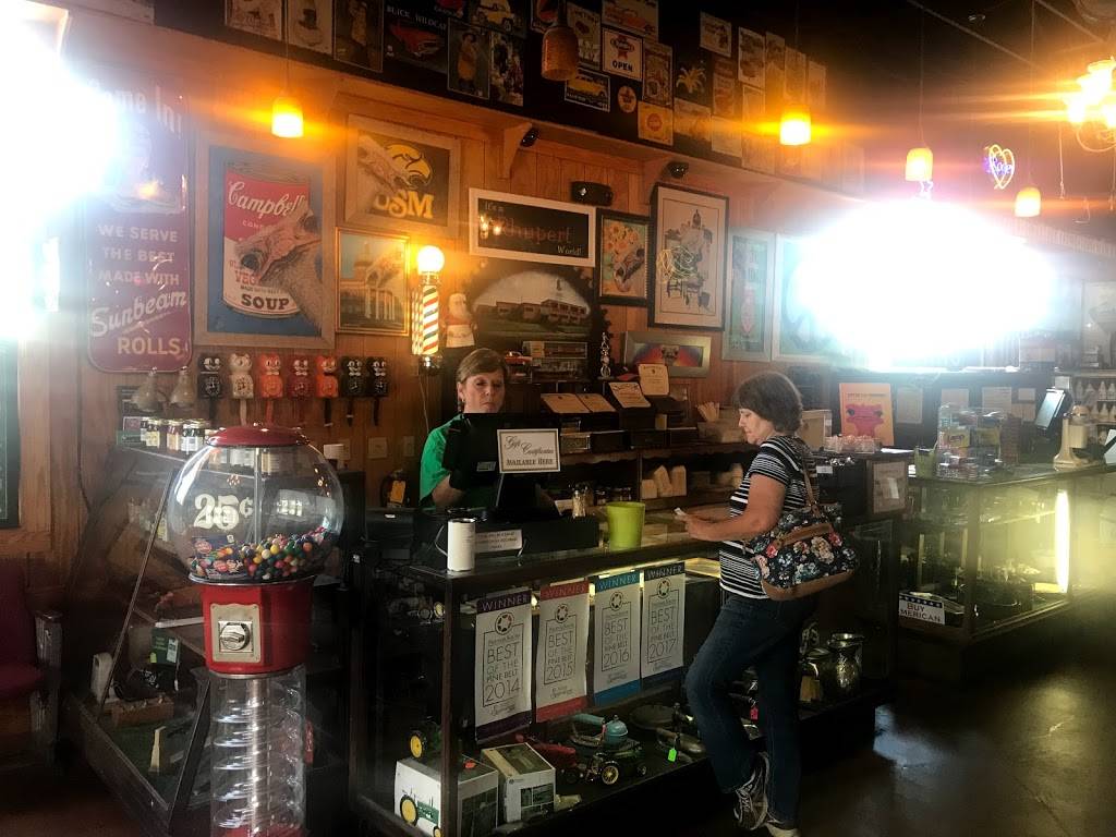 Movie Star Restaurant & Catering | restaurant | 5209 Old Hwy 11, Hattiesburg, MS 39402, USA | 6012640606 OR +1 601-264-0606