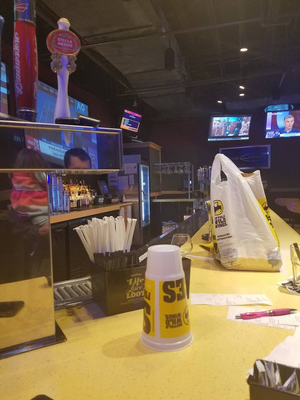 Buffalo Wild Wings | restaurant | 6801 Dixie Hwy, Louisville, KY 40258, USA | 5029351997 OR +1 502-935-1997