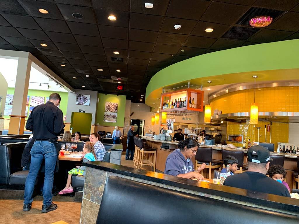 California Pizza Kitchen at Westbury | restaurant | 1256 Old Country Rd, Westbury, NY 11590, USA | 5166833338 OR +1 516-683-3338