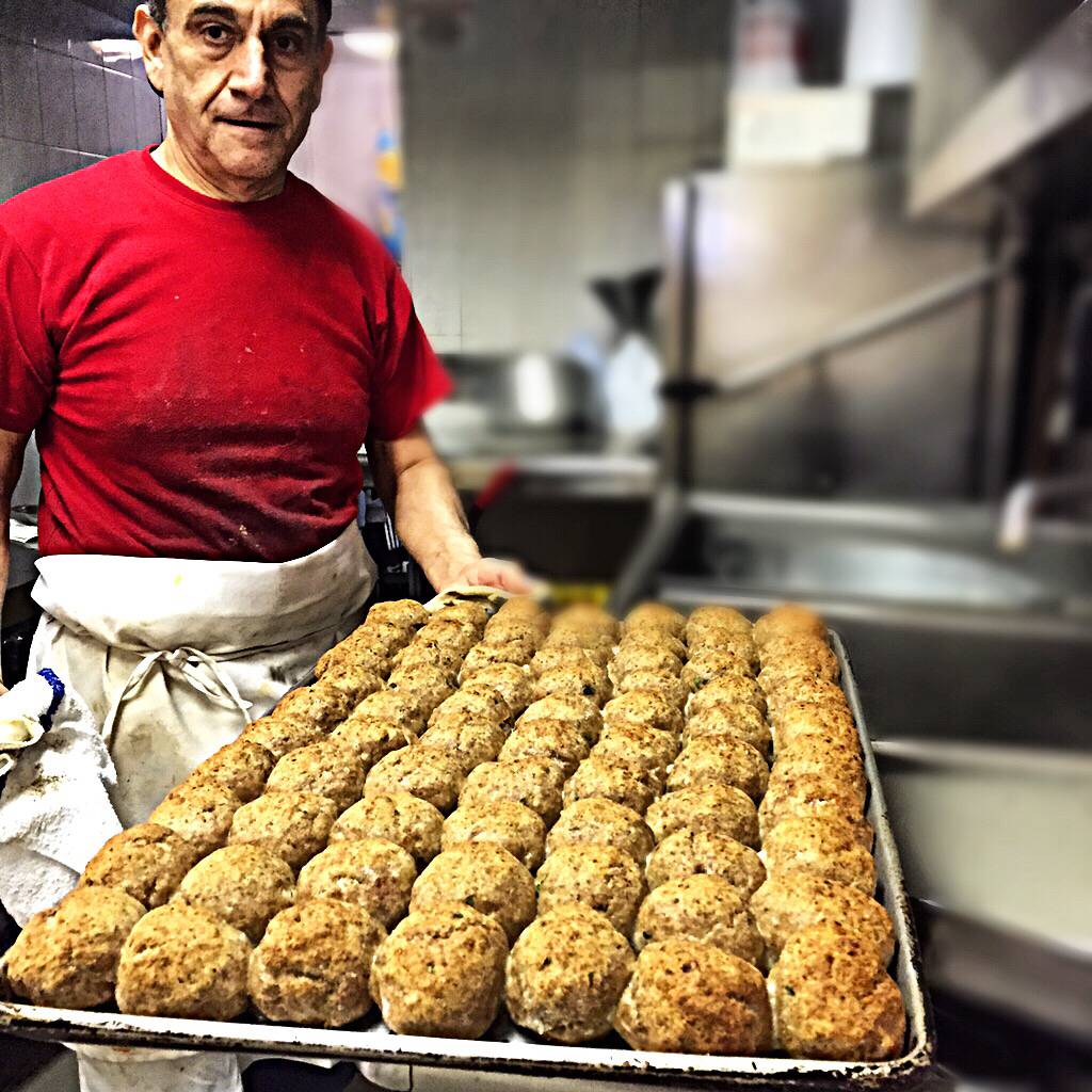 Rosas Pizza | restaurant | 5526 69th St, Maspeth, NY 11378, USA | 7184465910 OR +1 718-446-5910