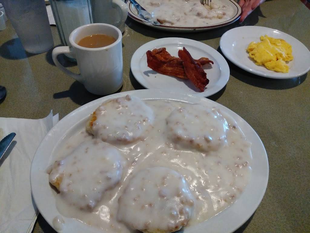 Mayberry Junction | restaurant | 390 N Locust St, Manteno, IL 60950, USA | 8154683811 OR +1 815-468-3811