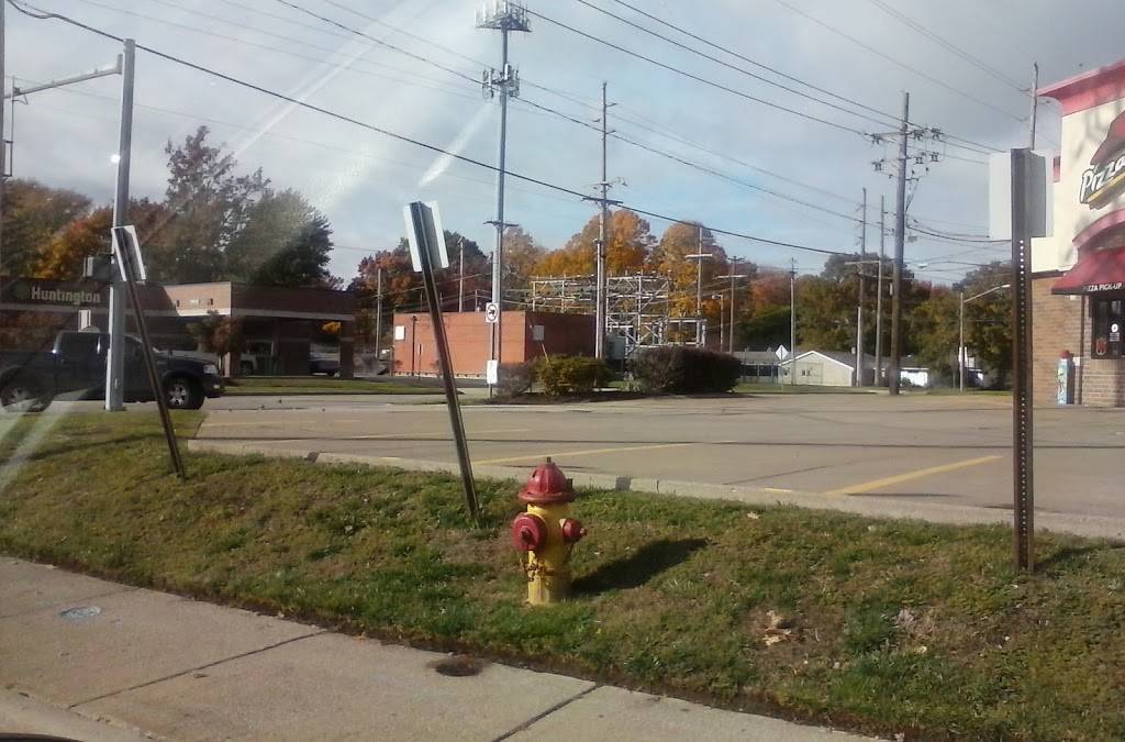 Pizza Hut | restaurant | 7345 Lakeshore Blvd, Mentor, OH 44060, USA | 4402570215 OR +1 440-257-0215