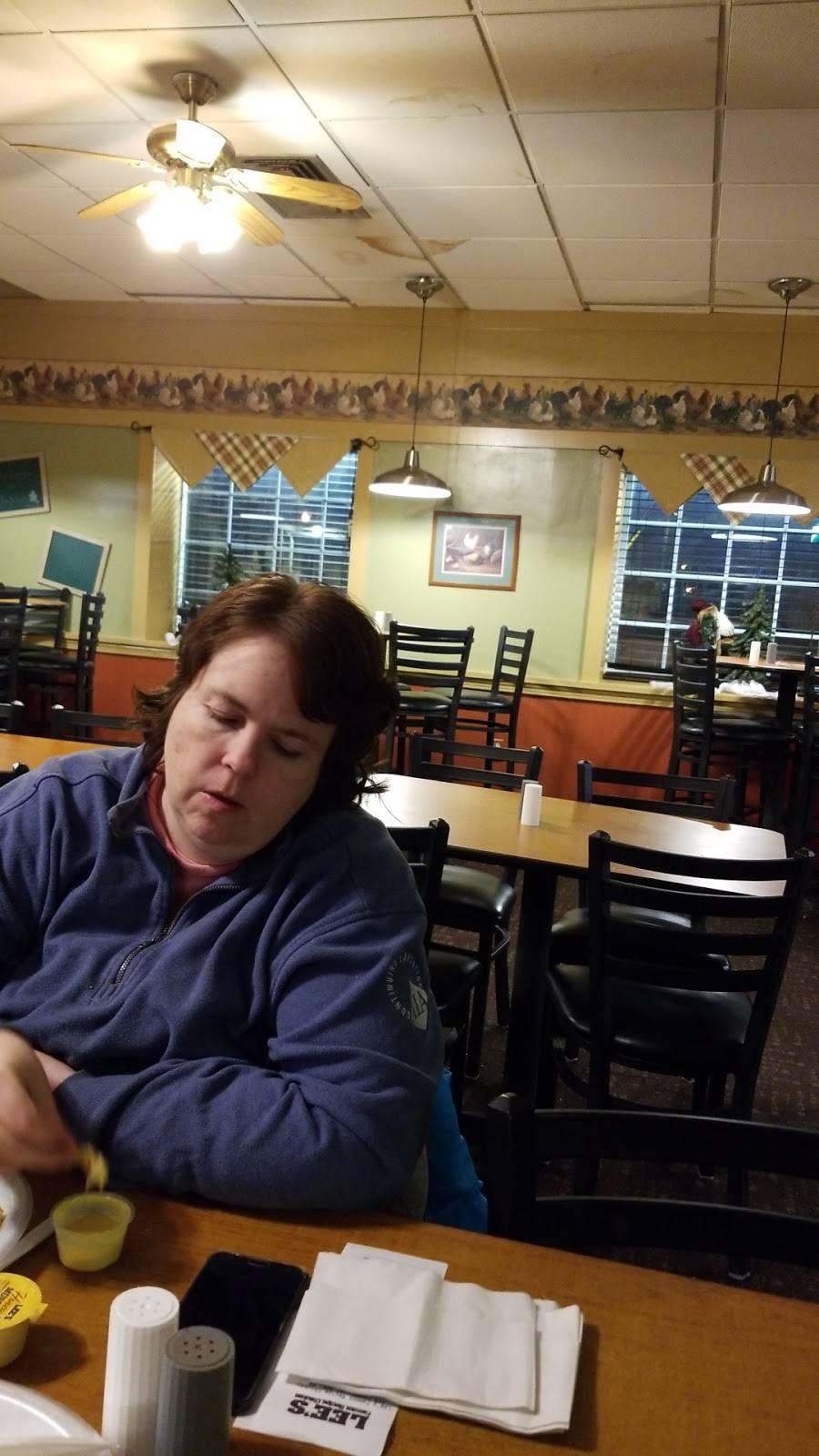 Lees Famous Recipe Chicken | restaurant | 119 Commercial Ave SW, New Philadelphia, OH 44663, USA | 3303391848 OR +1 330-339-1848