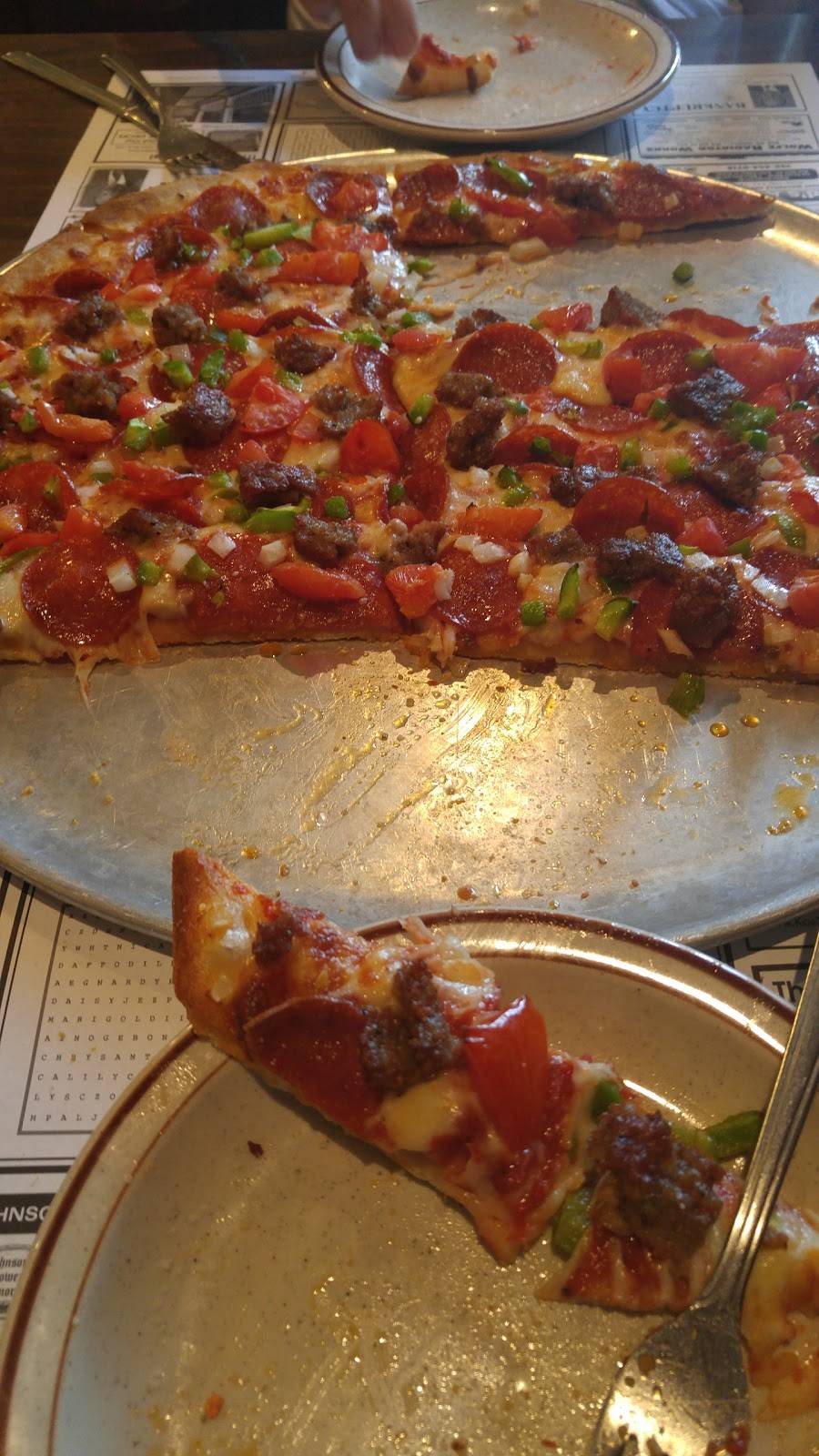 Tats Pizzeria | restaurant | 2440 Maysville Pike, Zanesville, OH 43701, USA | 7404546261 OR +1 740-454-6261