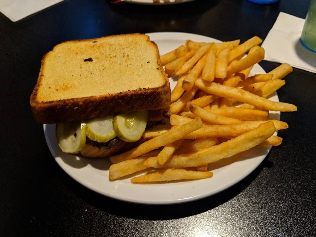 Fat Joes Bar and Grill | restaurant | 15 W Division St, Fond du Lac, WI 54935, USA | 9209333833 OR +1 920-933-3833