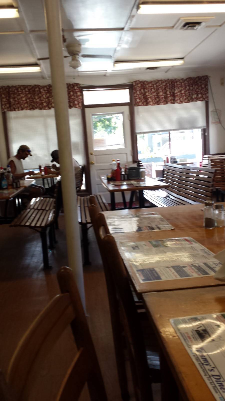 Tammys Diner | restaurant | 2 E Loudoun St, Round Hill, VA 20141, USA | 5403380080 OR +1 540-338-0080