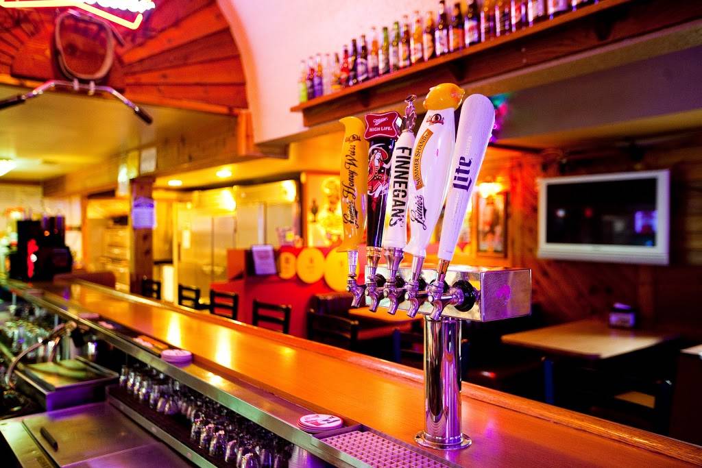 Macalusos Roadhouse | restaurant | 3857 Labore Rd, Vadnais Heights, MN 55127, USA | 6514291716 OR +1 651-429-1716