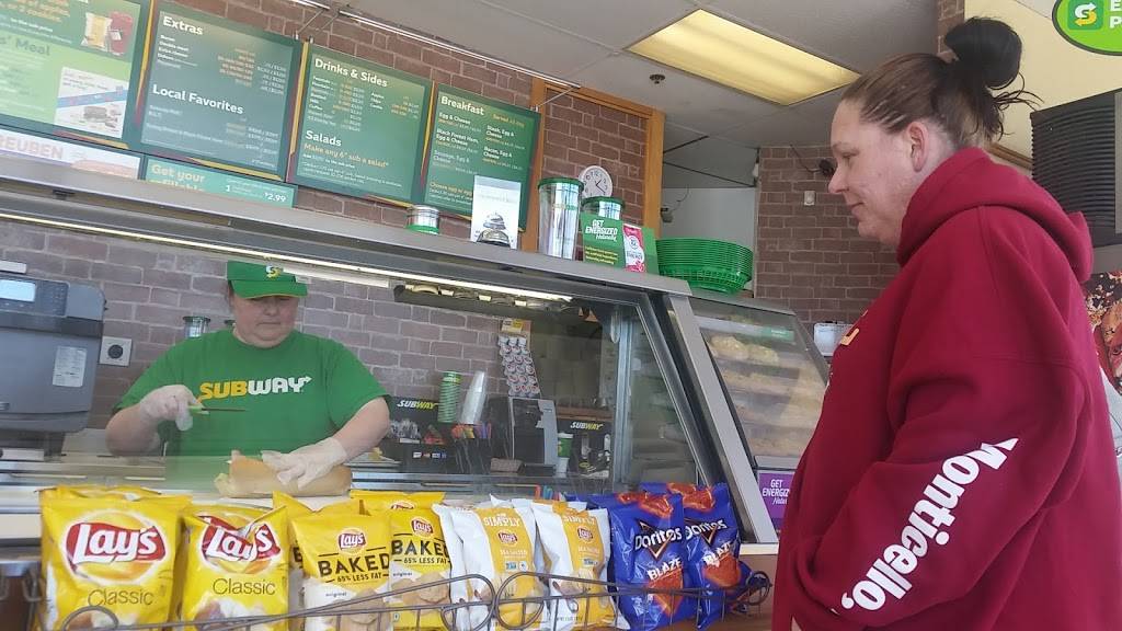 Subway | restaurant | 3330 E 33rd St Suite 9, Des Moines, IA 50317, USA | 5152626666 OR +1 515-262-6666