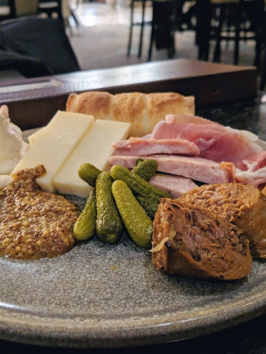 The Bar at Palm Court | restaurant | 35 W 5th St, Cincinnati, OH 45202, USA | 5134219100 OR +1 513-421-9100