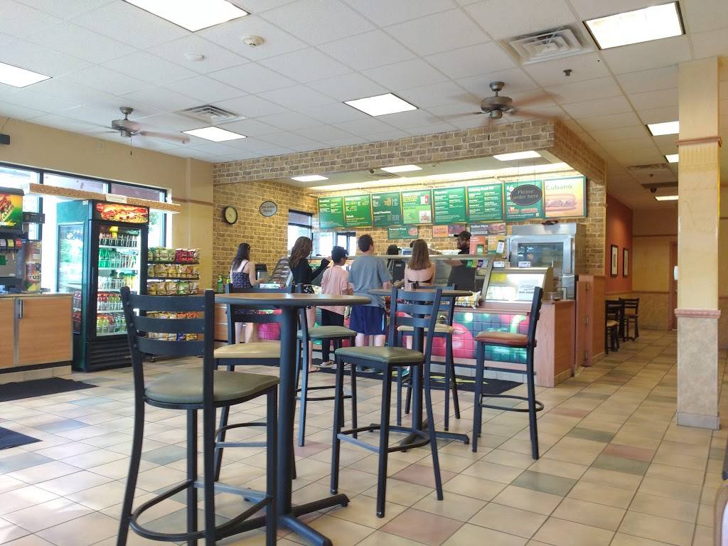 Subway | restaurant | 6000 Monona Dr, Monona, WI 53716, USA | 6084676100 OR +1 608-467-6100