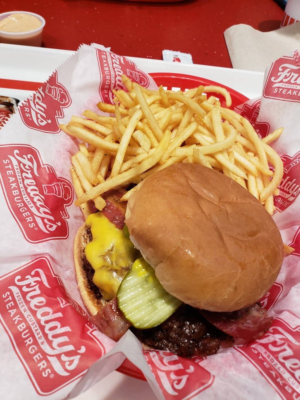 Freddys Frozen Custard & Steakburgers | restaurant | 16076 Pilot Knob Rd, Lakeville, MN 55044, USA | 9524233866 OR +1 952-423-3866