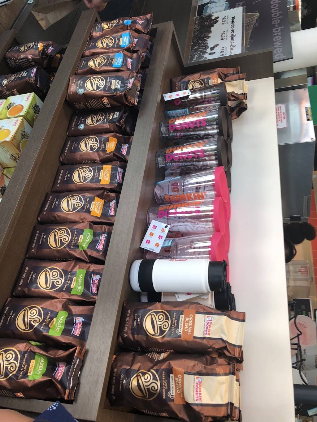 Dunkin Donuts | cafe | 200 S Glenoaks Blvd, Burbank, CA 91502, USA | 8185586344 OR +1 818-558-6344