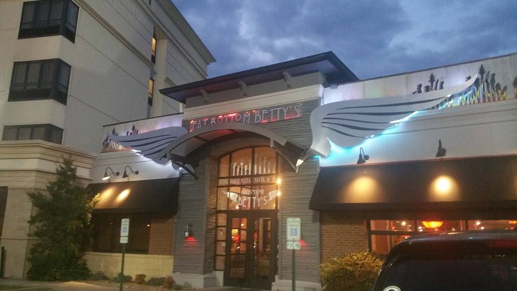 Fat Bottom Bettys | restaurant | 2310 Reed Station Pkwy, Carbondale, IL 62901, USA | 6184573625 OR +1 618-457-3625