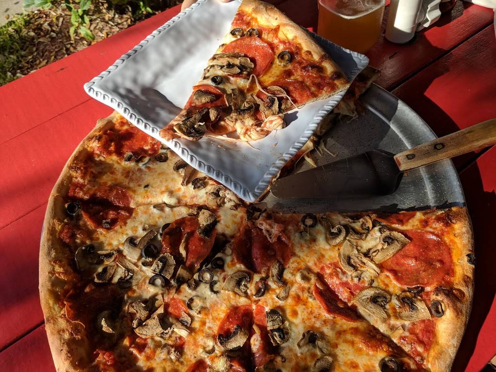 Vesuvios Pizzeria | restaurant | 4225 SE Federal Hwy, Stuart, FL 34997, USA | 7722883373 OR +1 772-288-3373