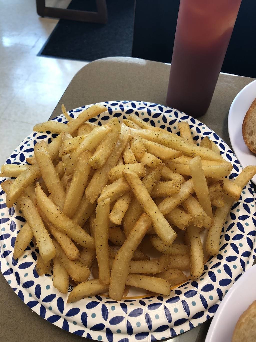 Mommas Place | restaurant | 2210 India Hook Rd #101, Rock Hill, SC 29732, USA | 8033282233 OR +1 803-328-2233