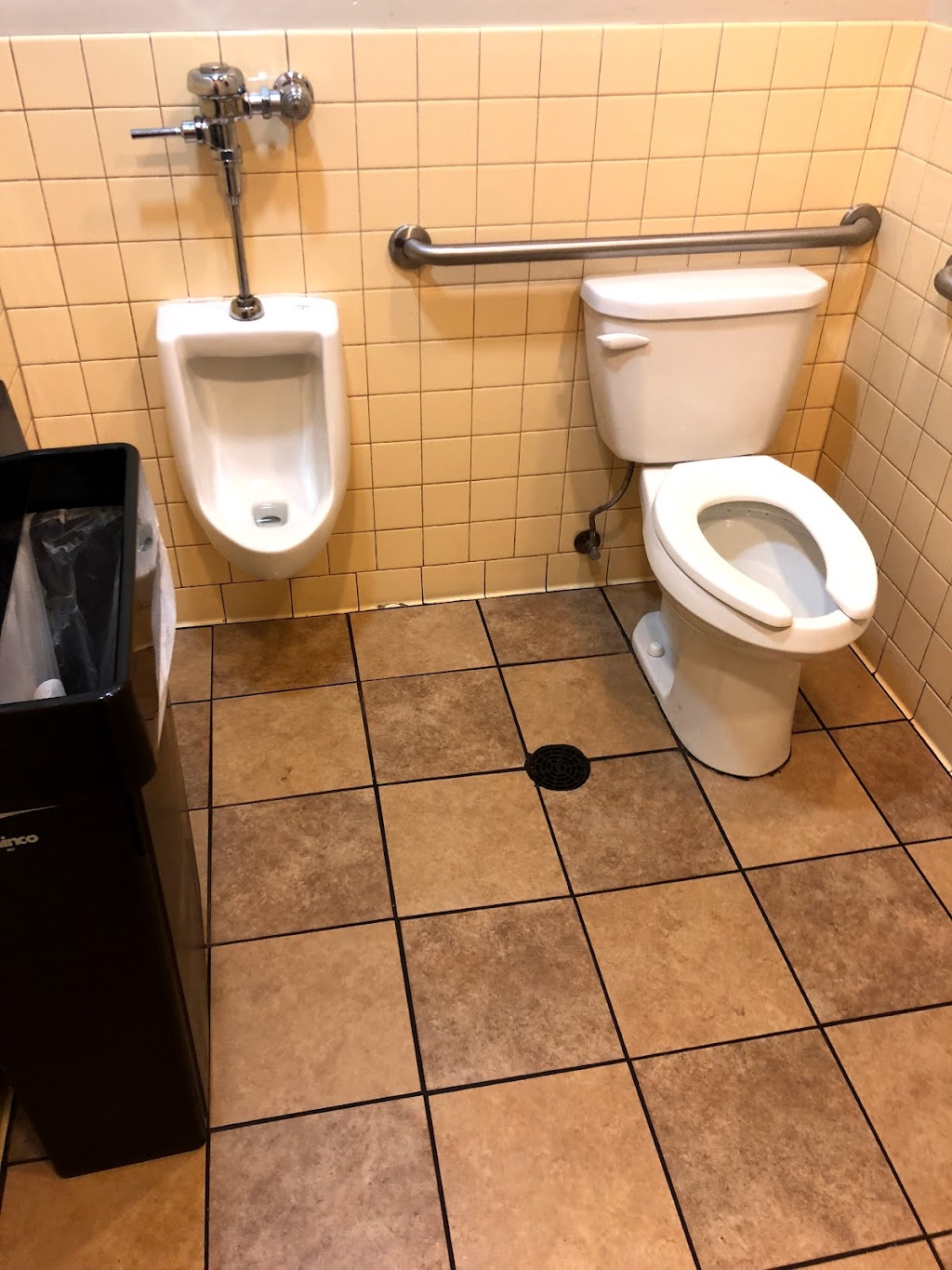 Captain Ds | restaurant | 1602 E Race Ave, Searcy, AR 72143, USA | 5012687708 OR +1 501-268-7708