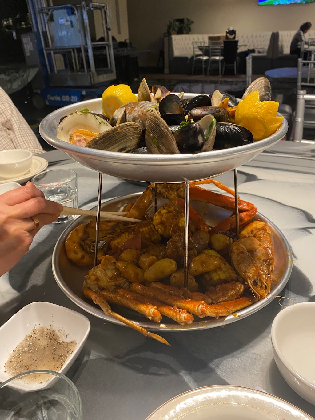 Eiffel Seafood Restaurant | restaurant | 2437 S 24th St Unit 7, Philadelphia, PA 19145, USA | 2157986928 OR +1 215-798-6928