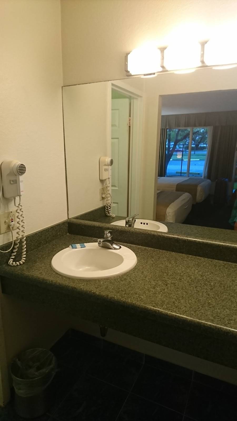 Floridian Hotel | restaurant | 990 N Homestead Blvd, Homestead, FL 33030, USA | 3052477020 OR +1 305-247-7020