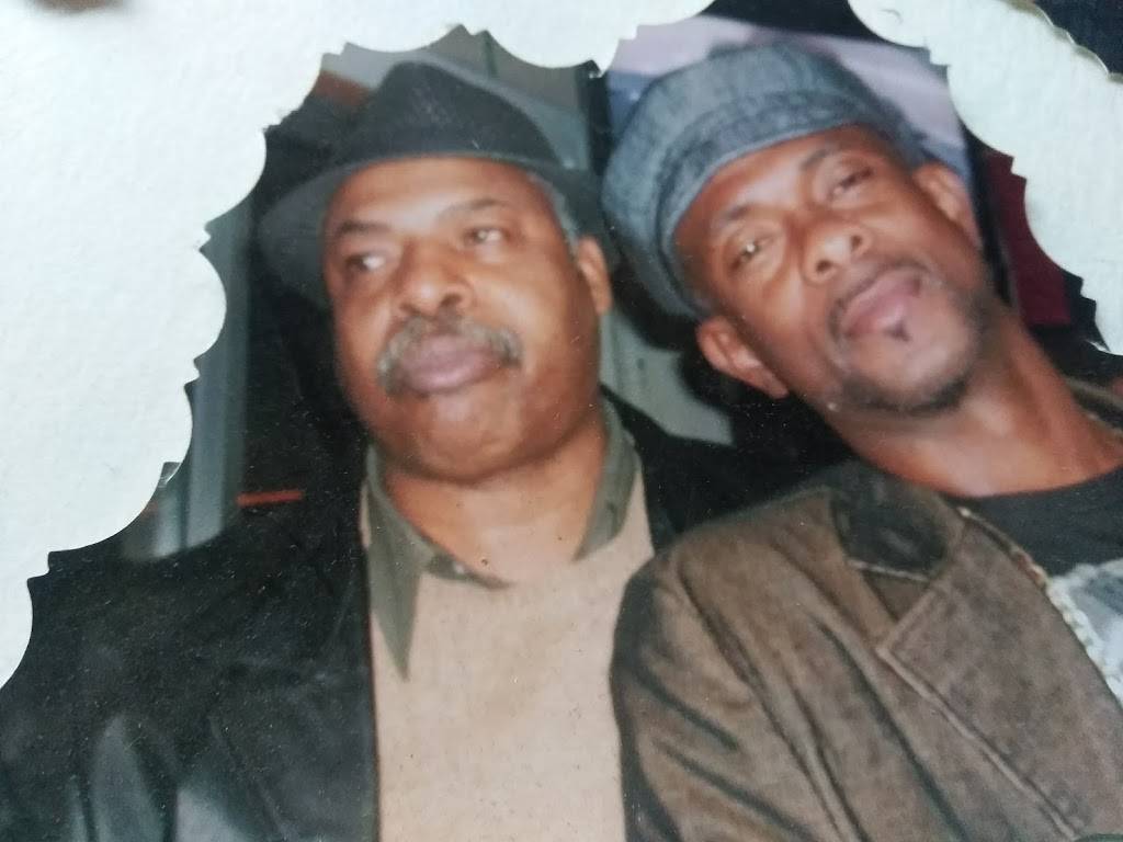 The Stop Bar Restaurant and Grill | restaurant | 1042 Barton St E, Hamilton, ON L8L 3E5, Canada | 9055475252 OR +1 905-547-5252