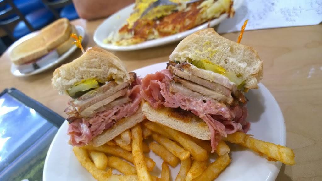 Flamingo Family Restaurant | restaurant | 22201 Ecorse Rd, Taylor, MI 48180, USA | 3132951203 OR +1 313-295-1203