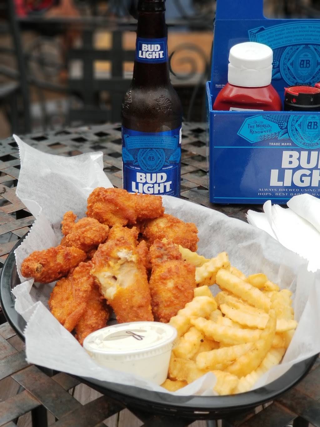 Waterfront Grille and Gathering | restaurant | 220 Athens Boonesboro Rd, Winchester, KY 40391, USA | 8595279910 OR +1 859-527-9910