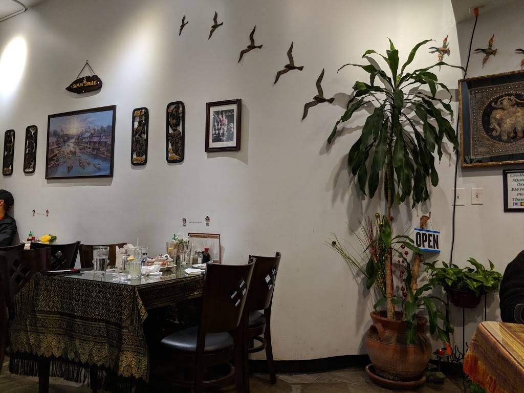 Siam Smile Thai Cuisine | restaurant | 1907 W Magnolia Blvd, Burbank, CA 91506, USA | 8185585051 OR +1 818-558-5051