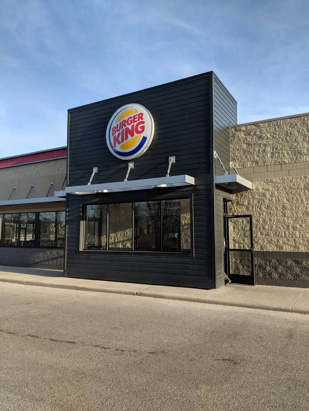 Burger King | restaurant | 5085 S 220th Ave, Reed City, MI 49677, USA | 2318322600 OR +1 231-832-2600