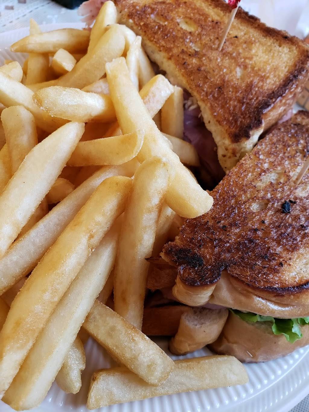 Cravins | restaurant | 389 S Meridian Rd, Hudson, MI 49247, USA | 5174482637 OR +1 517-448-2637