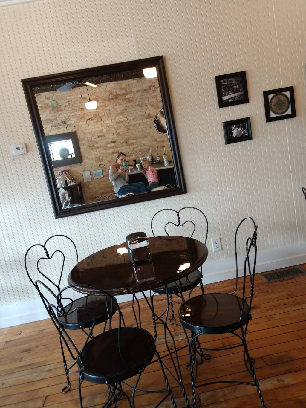 Main Street Ice Cream Shoppe and Old Fashion Soda Fountain | restaurant | 1002 4th Ave, Lake Odessa, MI 48849, USA | 6165375100 OR +1 616-537-5100