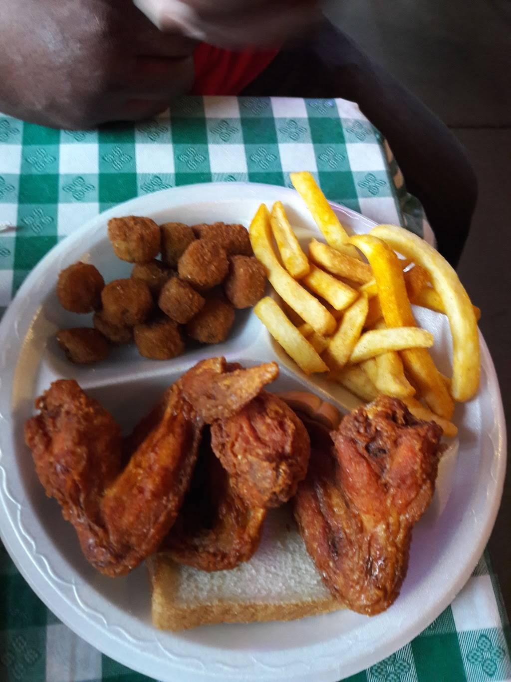 Guss World Famous Fried Chicken | restaurant | 787 Goodman Rd E, Southaven, MS 38671, USA | 6623492200 OR +1 662-349-2200