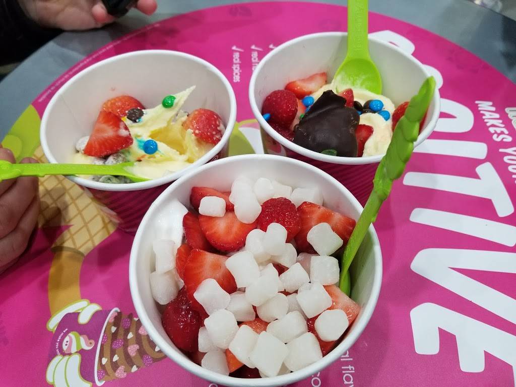 Menchies Frozen Yogurt | bakery | 3555 Johnson Ave, Bronx, NY 10463, USA | 7184322580 OR +1 718-432-2580