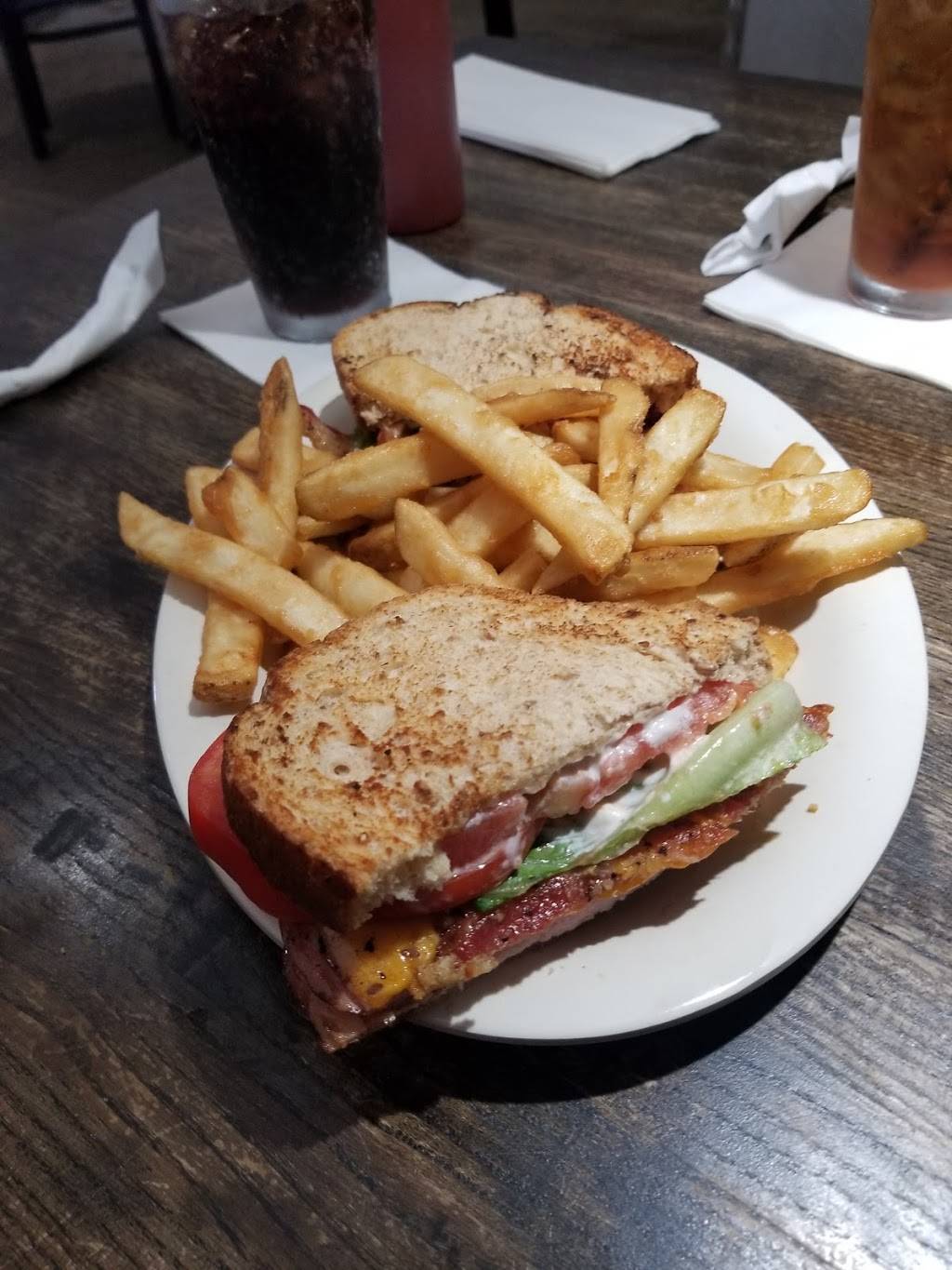 Redzone Sports Grill | restaurant | 4979 US-31, Calera, AL 35040, USA | 2056684880 OR +1 205-668-4880