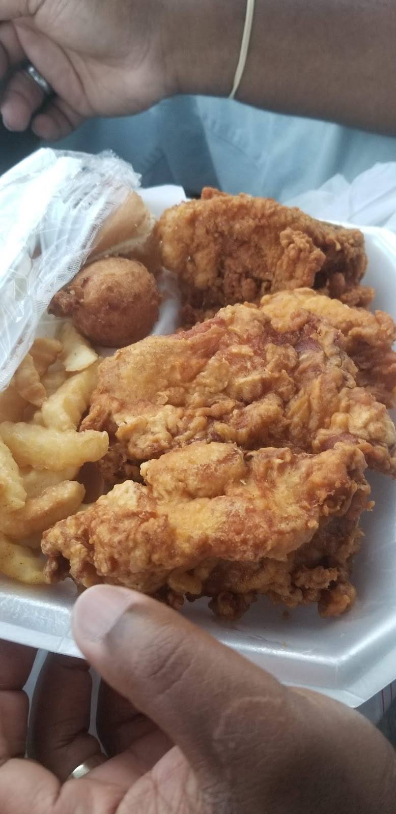 Maryland Fried Chicken | restaurant | 939 N Kings Hwy, Myrtle Beach, SC 29577, USA | 8434484018 OR +1 843-448-4018