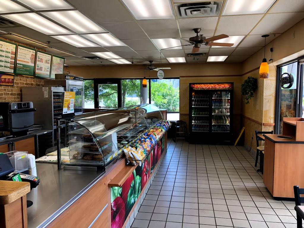 Subway | restaurant | 1231 E Main St, Meriden, CT 06450, USA | 2032370123 OR +1 203-237-0123